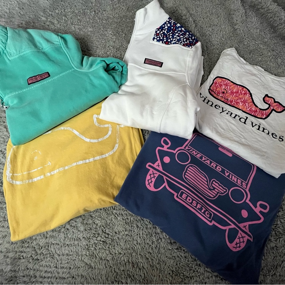 Vineyard vines package!! 1 short sleeve Tee, 2 long sleeve Tees, 2 sweatshirts